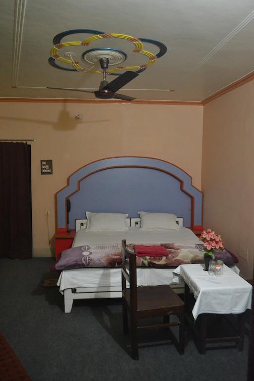 Hotel Sandeep Varanasi Bilik gambar