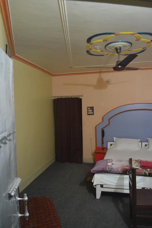 Hotel Sandeep Varanasi Bilik gambar