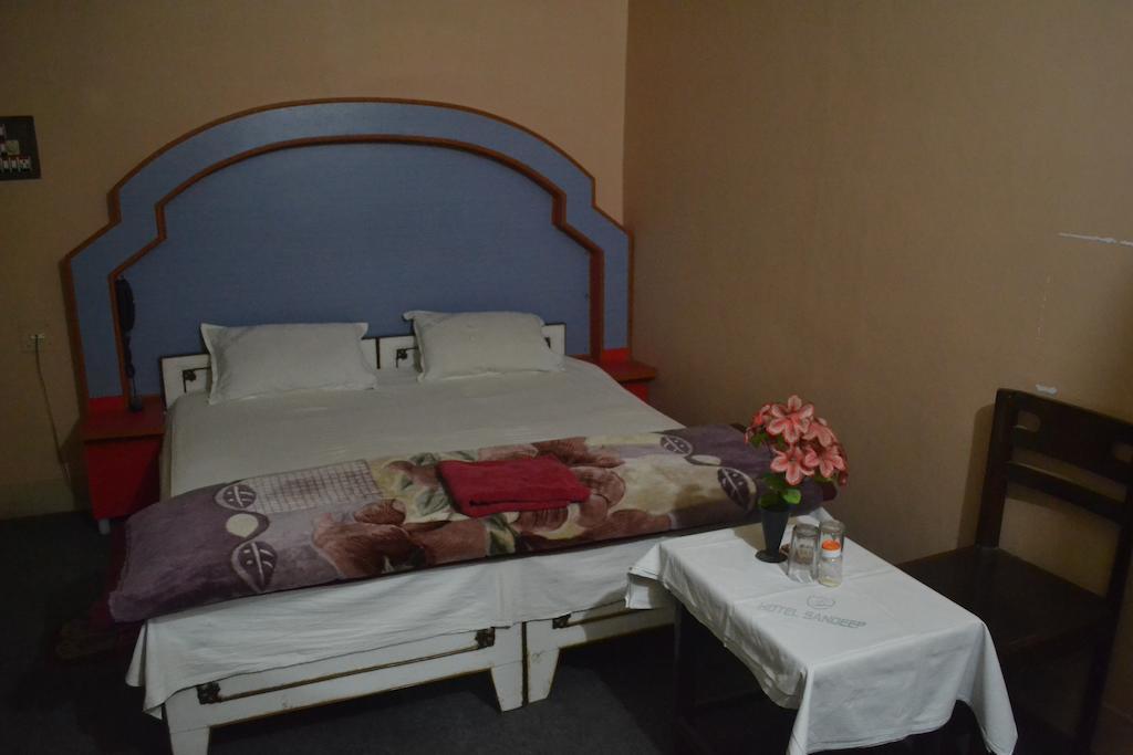 Hotel Sandeep Varanasi Bilik gambar